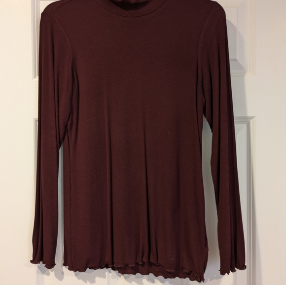 Tahari Lettuce Edge Pullover Dressy Top M - Picture 10 of 10